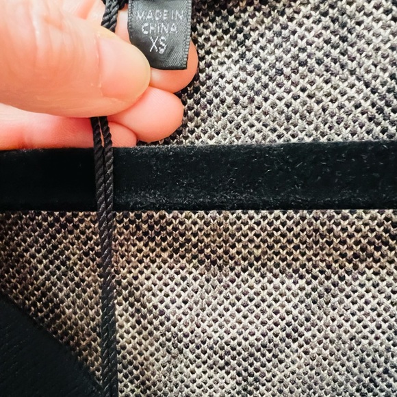 NWT Guess Posie Sweater Jacquard Cardigan Size XS. Black and Cream. - Picture 9 of 10